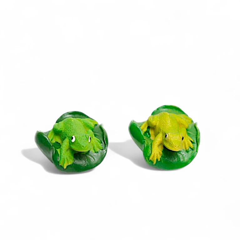 Frog on Leaf Figurine Set